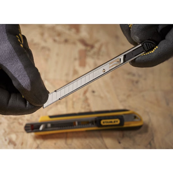 Lame sécable de 9 mm dans DISTRIBUTEUR pour cutters - (Pack de 10pcs x 10) - Stanley - 0-11-300 - (Pack multiple) Lame sécable de 9 mm dans DISTRIBUTEUR pour cutters - (Pack de 10pcs x 10) - Stanley - 0-11-300 - (Pack multiple)